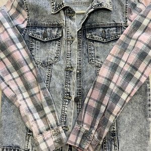 Awesome NWOT denim jacket!